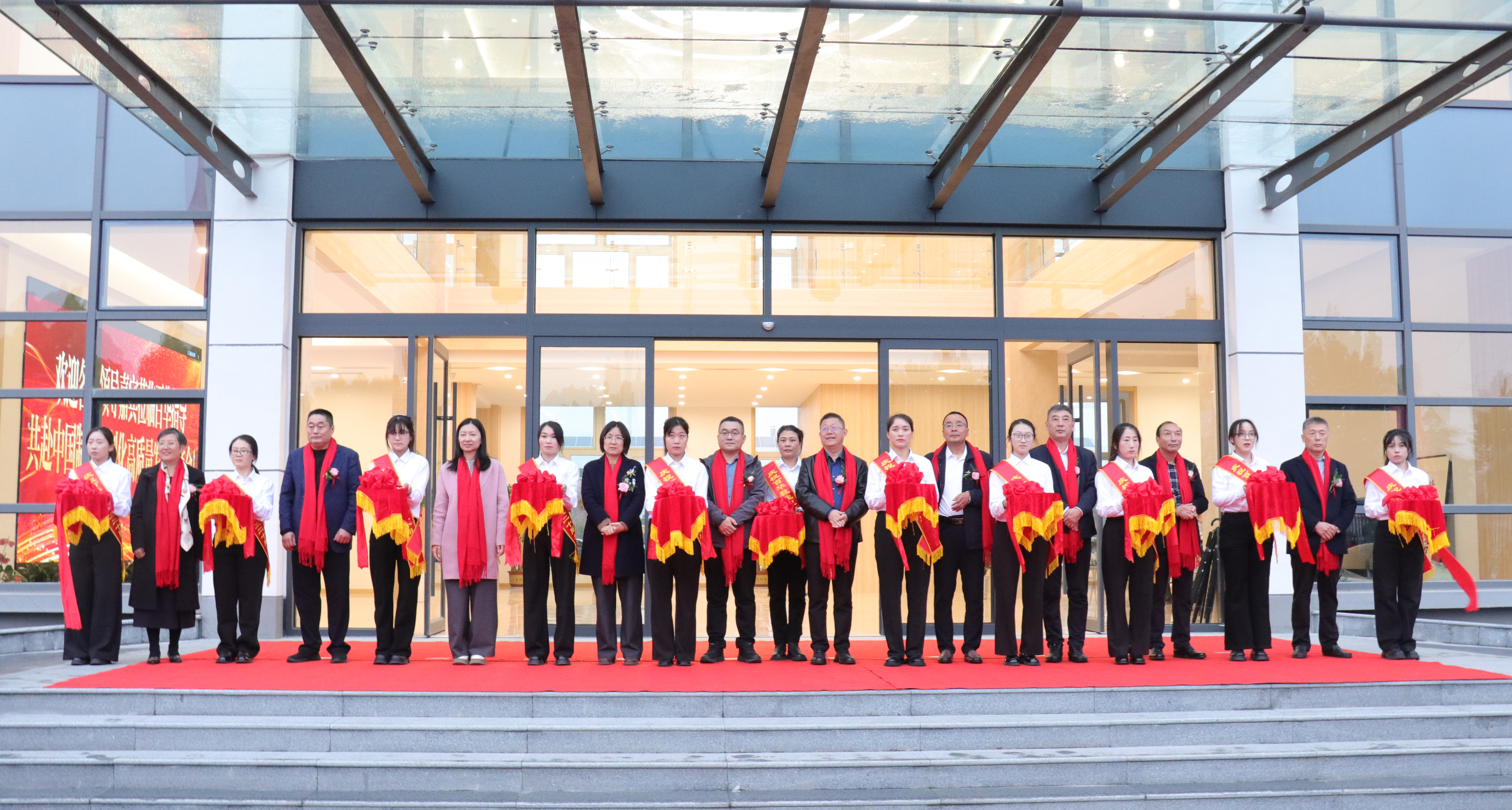 廿載風華 共啟新程|百華鞋業辦公樓、體驗館剪彩儀式圓滿舉行